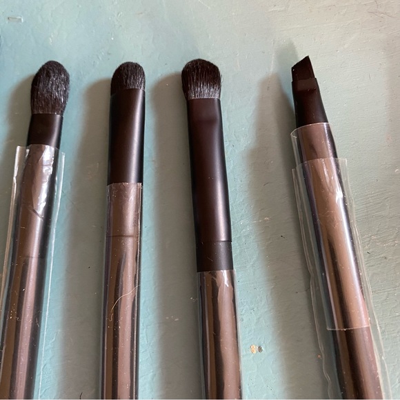 READY TO WEAR NEW YORK MAKEUP BRUSH SET PROFESSIONAL NUMBERED TO HELP YOU BNIB - Picture 5 of 7